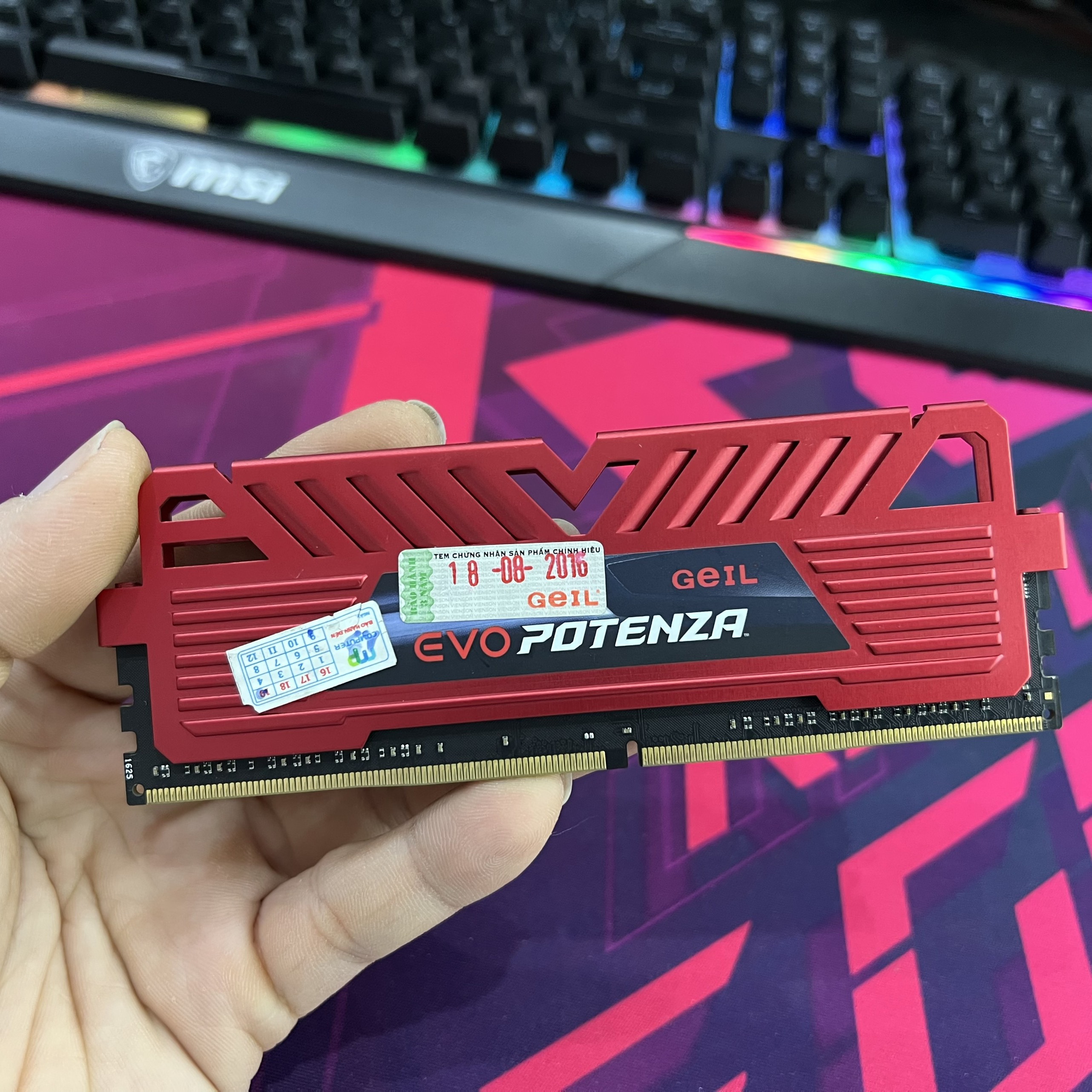 RAM DDR4 GEIL Evo Potenza 8Gb Bus 2400MHz Tản Nhiệt Đỏ - Hàng chính hãng