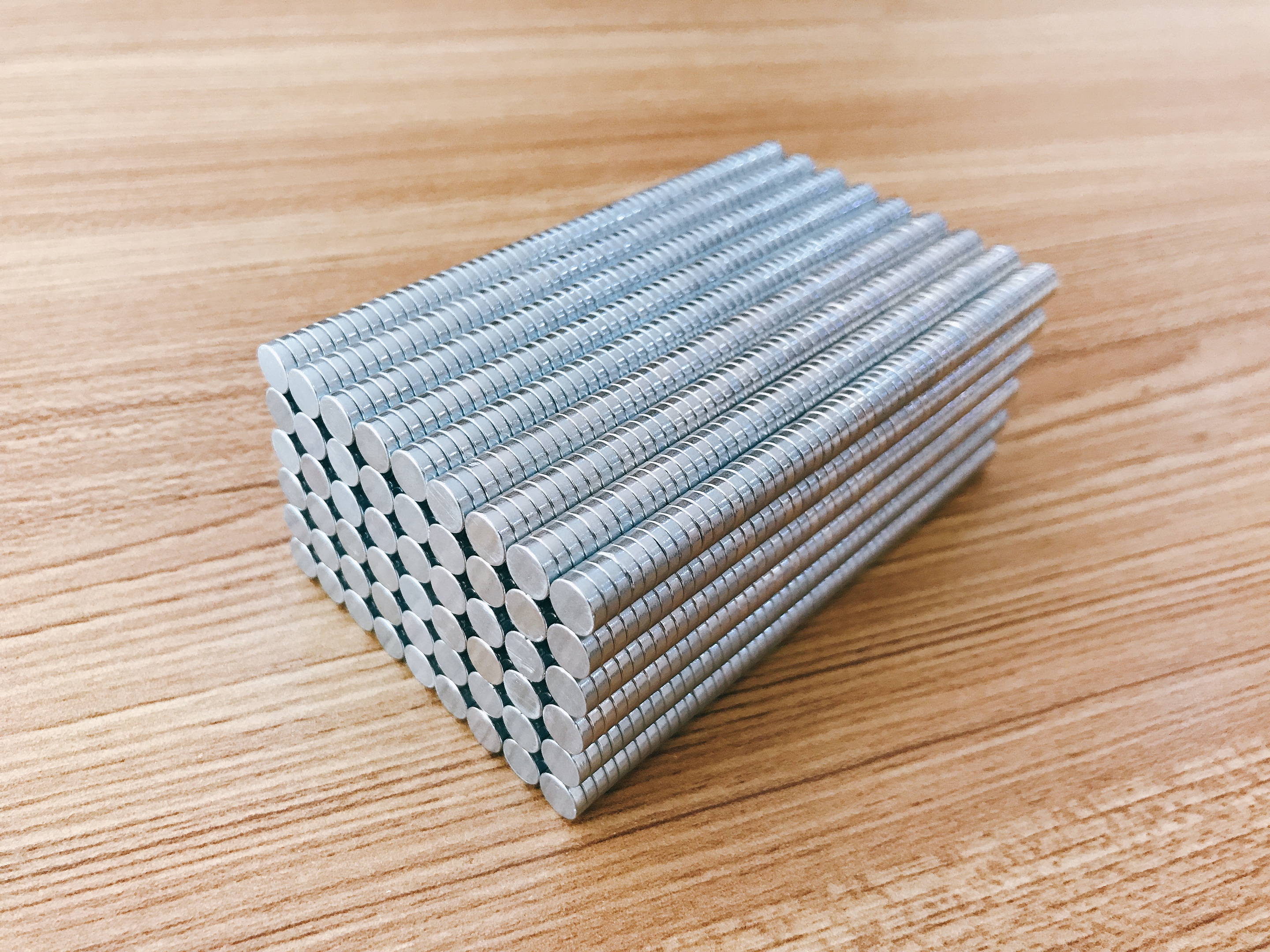 100 Viên Nam Châm Đất Hiếm Loại Tròn 7x2mm Mạ Kẽm Lực Từ N35 Cực Mạnh