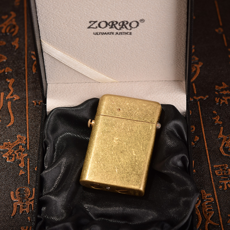 Hột Quẹt Bật Lửa Xăng Đá Cầm Tay Zorro Z581 Mở Nắp Đánh Lửa Tự Động Kiểu Dáng Đẹp Độc Lạ - Dùng Xăng Bấc Đá Cao Cấp