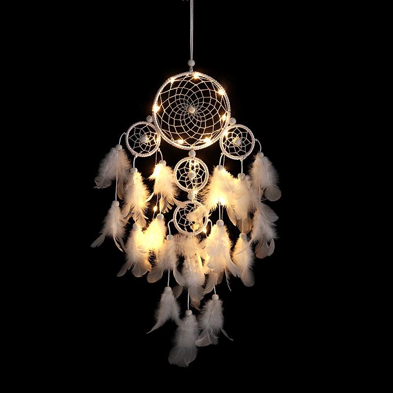 Dreamcatcher bằng sắt đính lông vũ và ngọc trai tinh tế trang trí nội thất