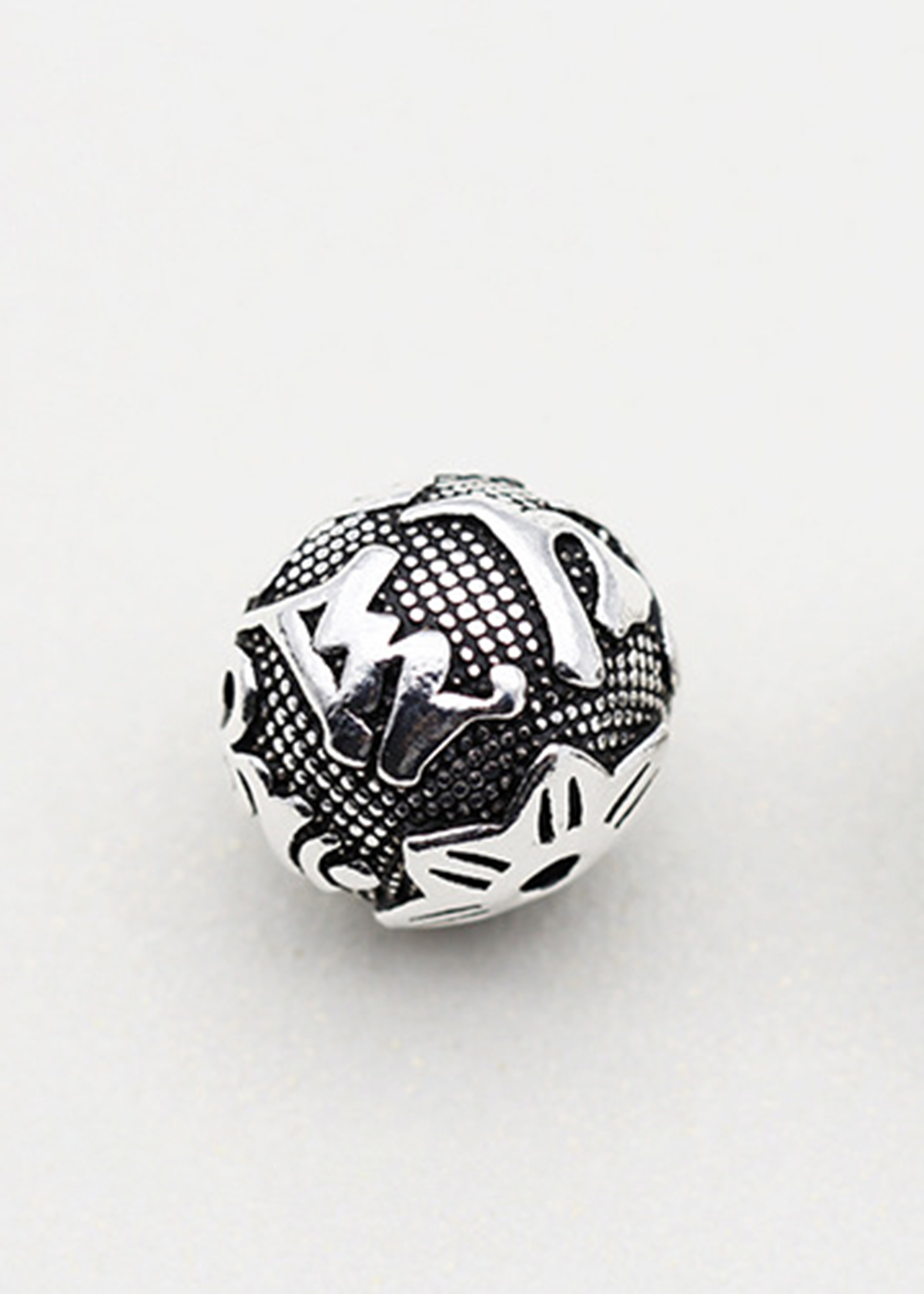 Charm bạc hình cầu họa tiết lục tự minh chú xỏ ngang - Ngọc Quý Gemstones