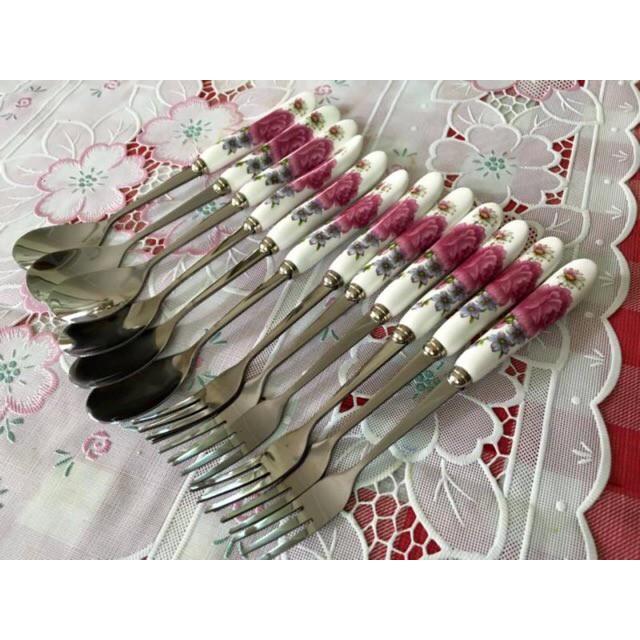Dĩa inox cán sứ