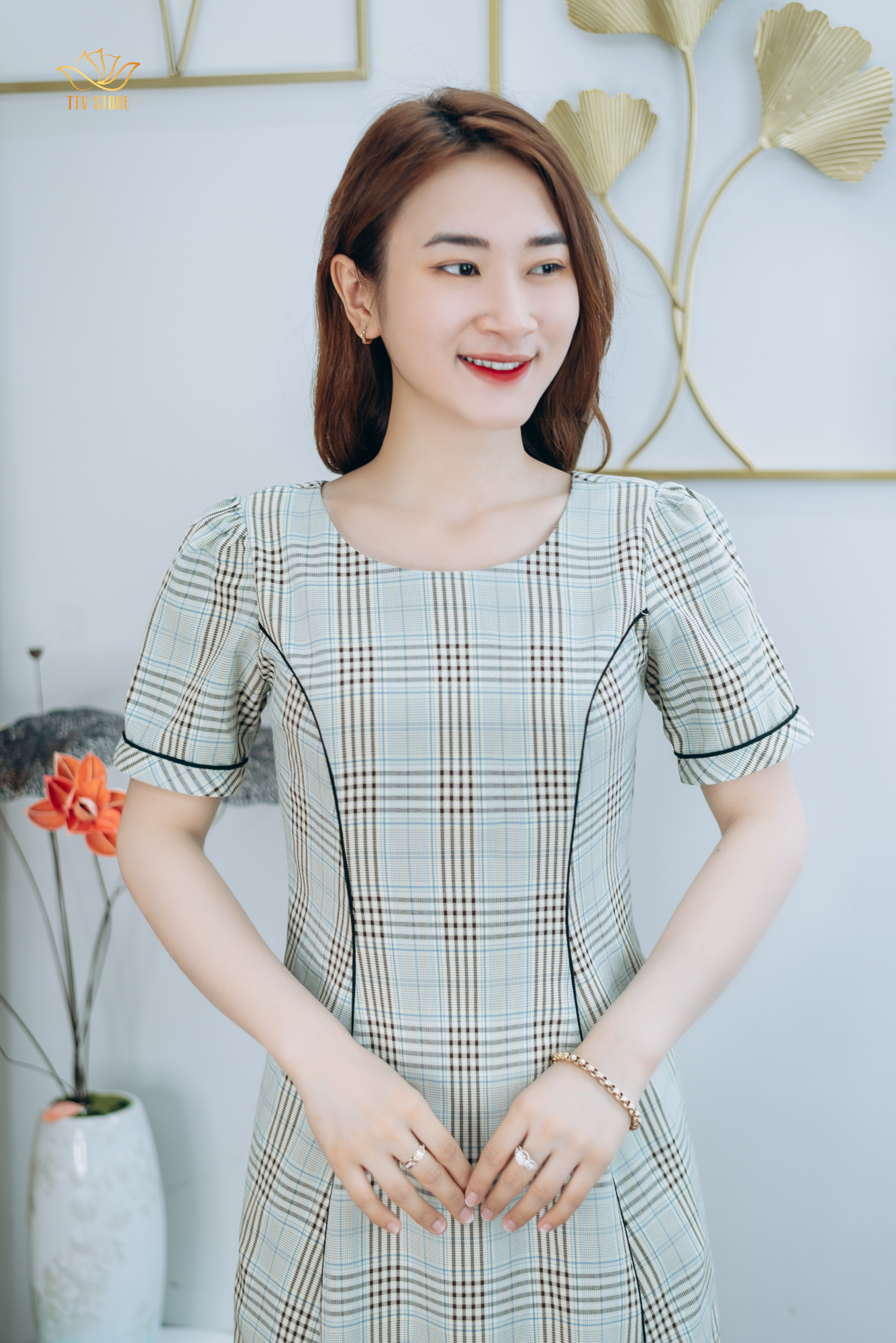 Đầm suông thiết kế trung niên sang trọng Cổ tròn tay ngắn màu Caro xanh TTV STORE TTV1272