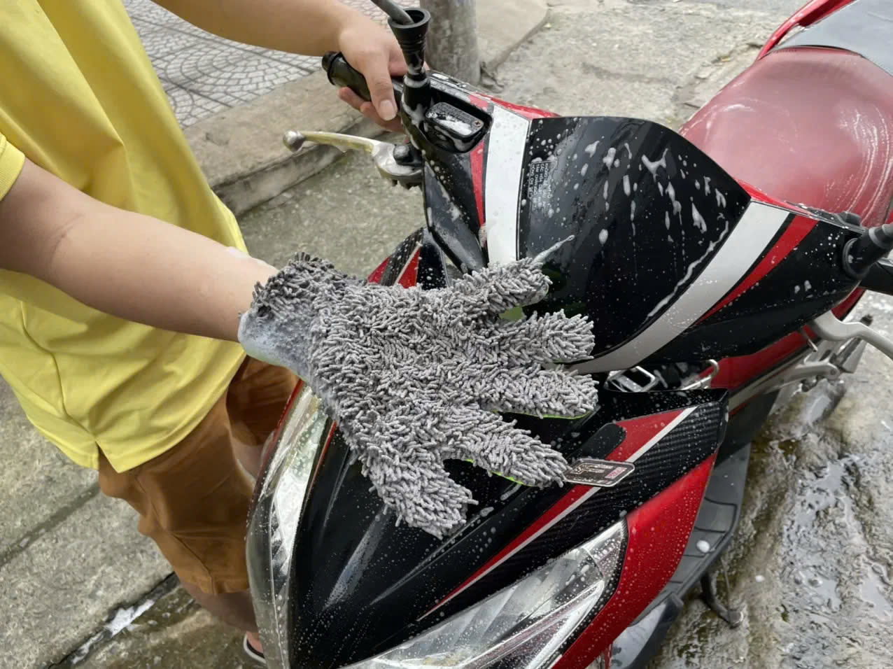 Găng Tay Rửa Xe Xỏ 5 Ngón Siêu Mềm Dễ Dàng Luồng Lách Nơi Hẹp