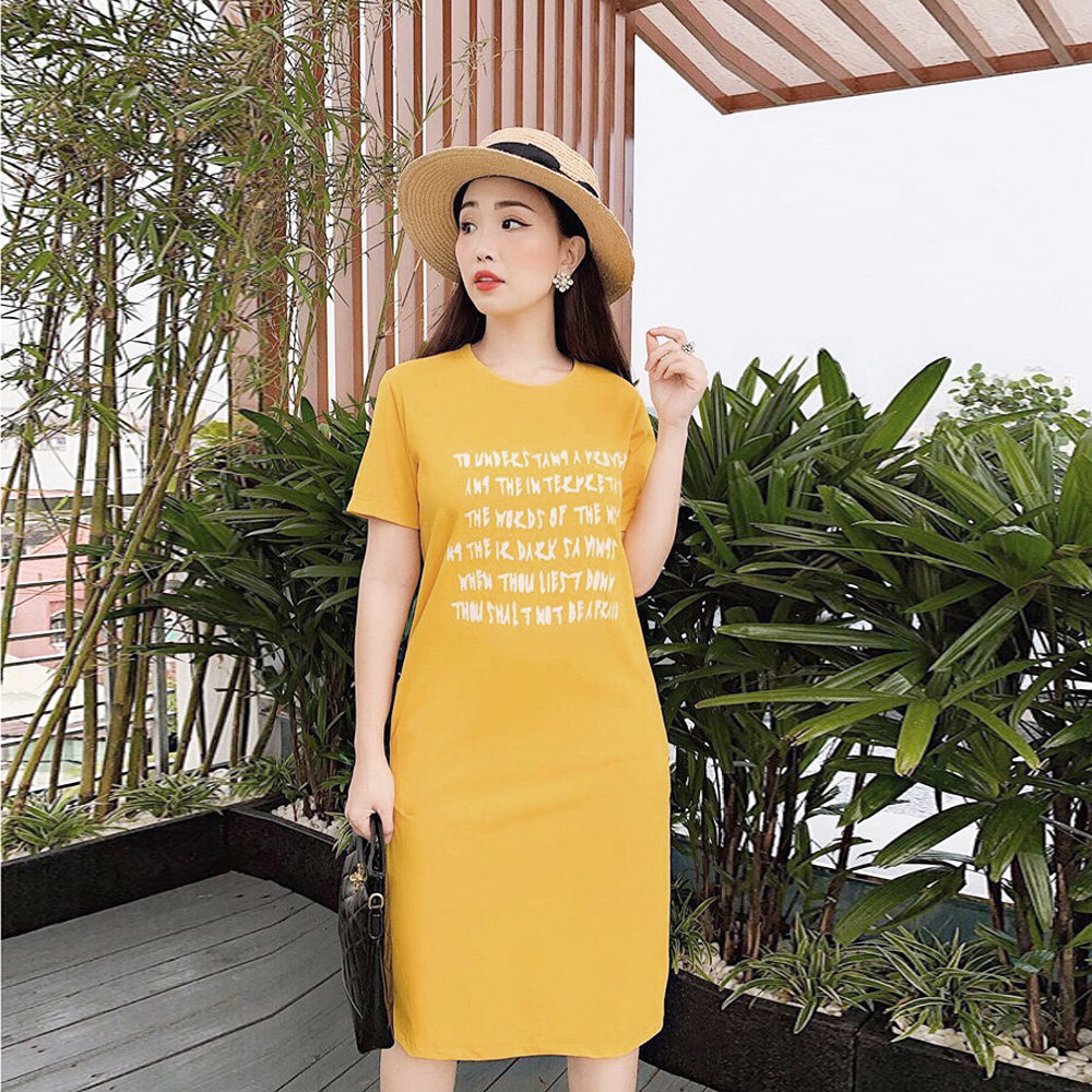 Đầm Suông In Chữ Màu Vàng