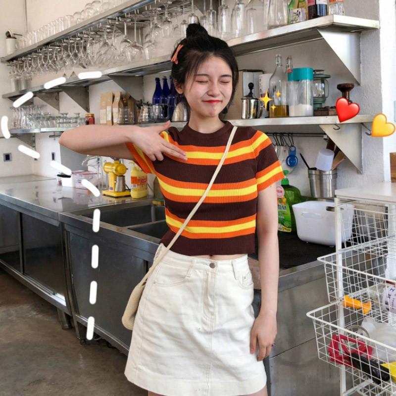 Áo thun tay ngắn hoạ tiết kẻ sọc thiết kế đơn giản dễ phối đồ