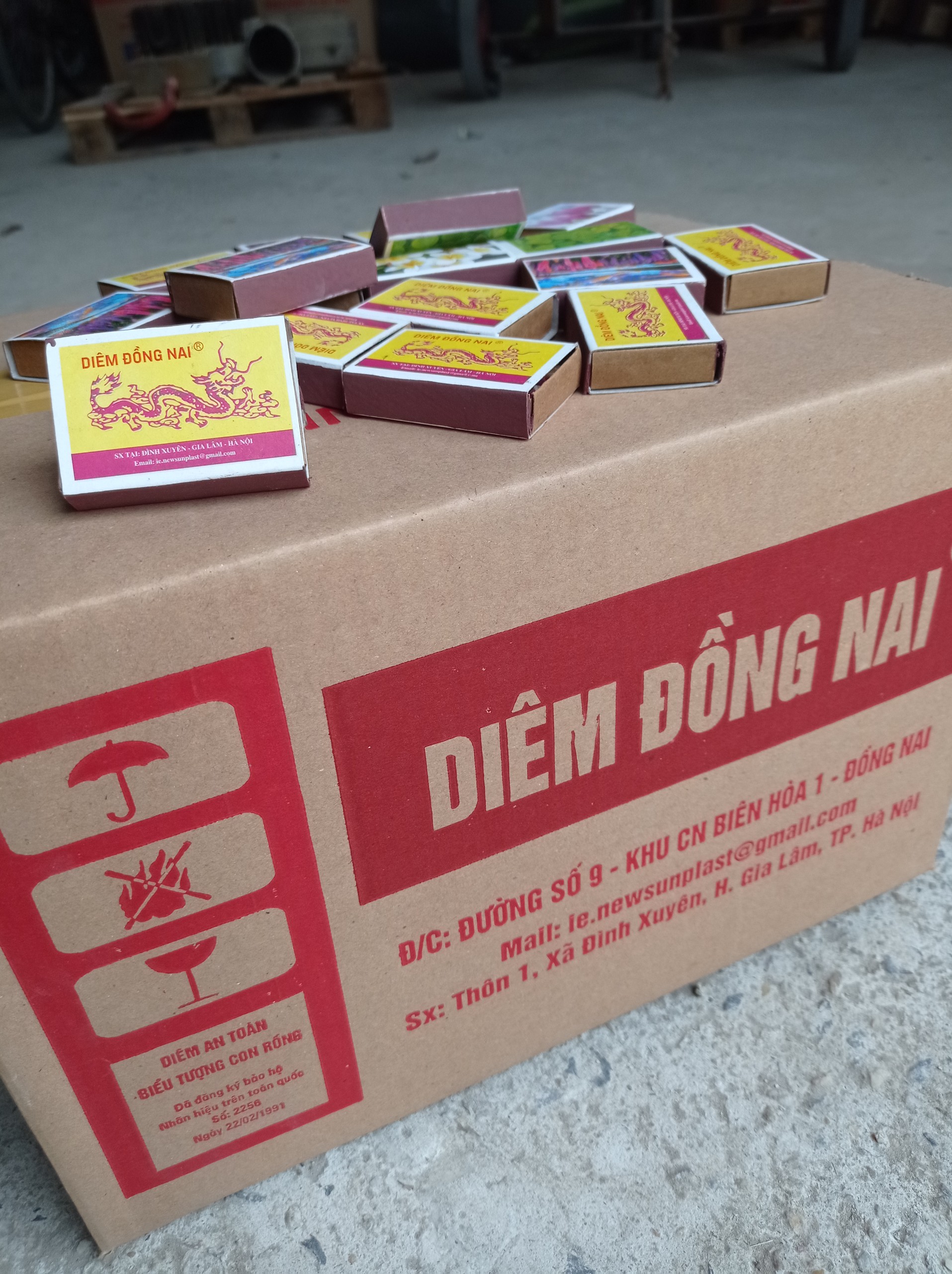 DIÊM VIỆT THÁI [ VỈ 100 BAO ] - CHUYÊN DÙNG CHO ĐỐT NẾN THƠM VÀ PHỤC VỤ KHÁCH SẠN QUÁN CAFE SANG TRỌNG