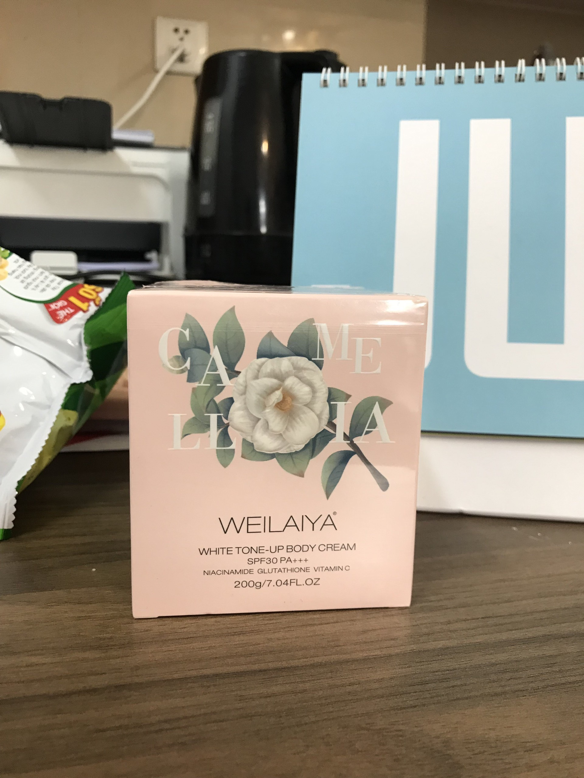 Kem dưỡng trắng da body hương hoa trà Weilaiya 200gram