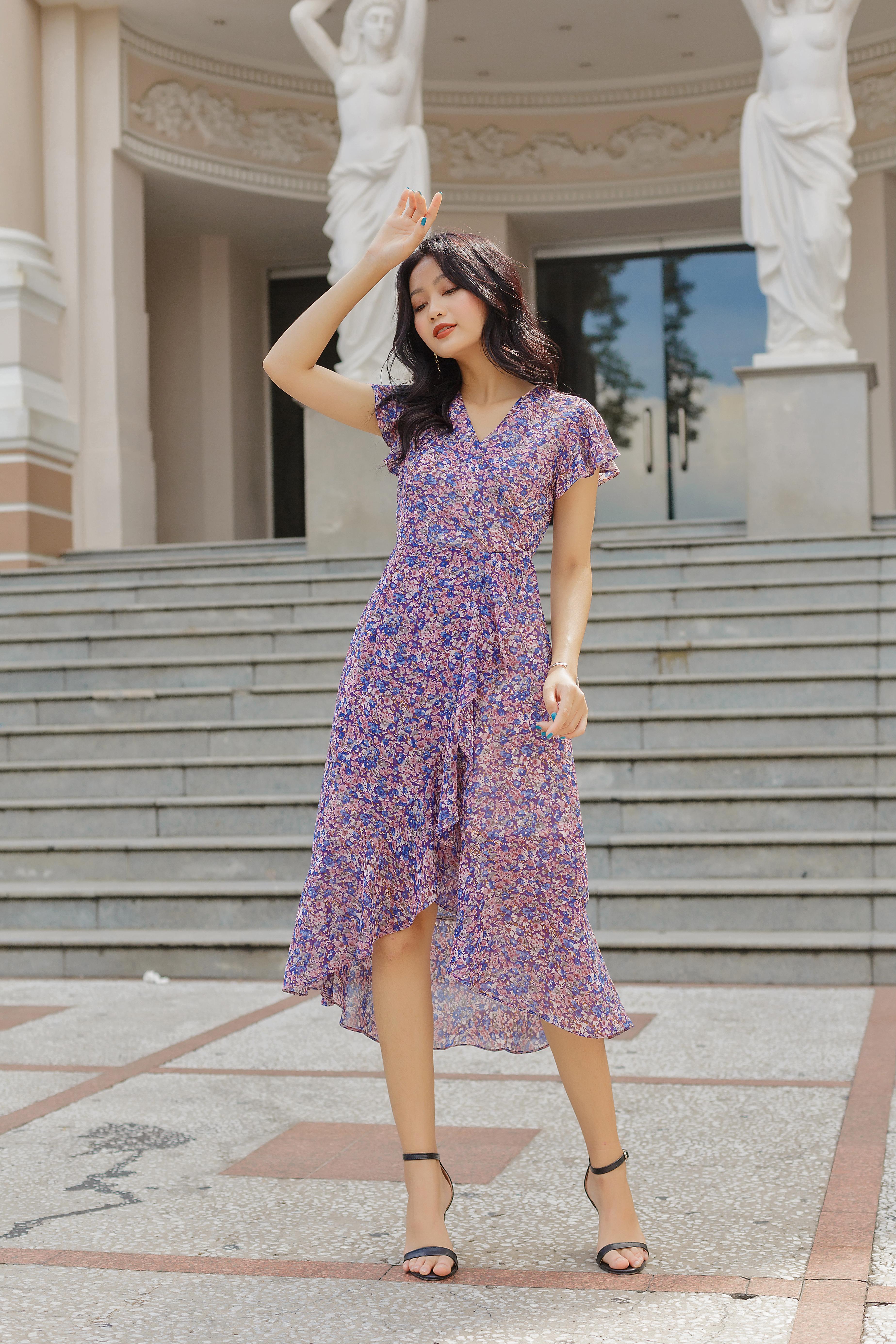 Đầm hoa cổ chéo bèo