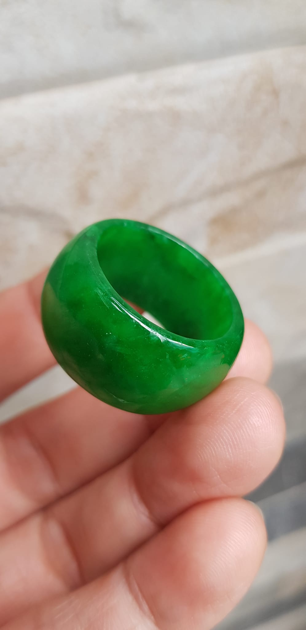 Nhẫn Nam Đá cẩm thạch Xanh tươi bóng đẹp Nhẫn ni 20mm x Cao 14mm x dầy 4mm Hợp nam mệnh mộc mệnh hỏa mệnh Thủy đeo nhẫn ni 20mm đẹp ạ