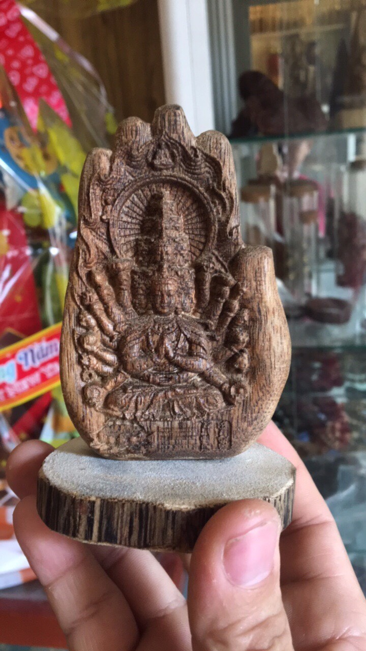 Tượng phật Thiên Thủ Thiên Nhãn phong thủy gỗ trầm hương tự nhiên cầu bình an, may mắn, sức khoẻ và tài lộc để bàn làm việc, taplo xe ô tô