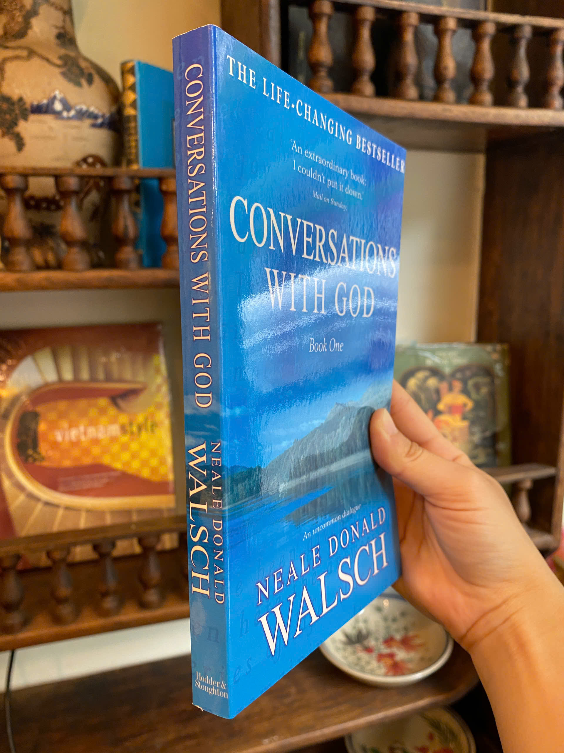 Sách - Conversations with God: An Uncommon Dialogue Book 1 by Neale Donald Walsch | English Book
