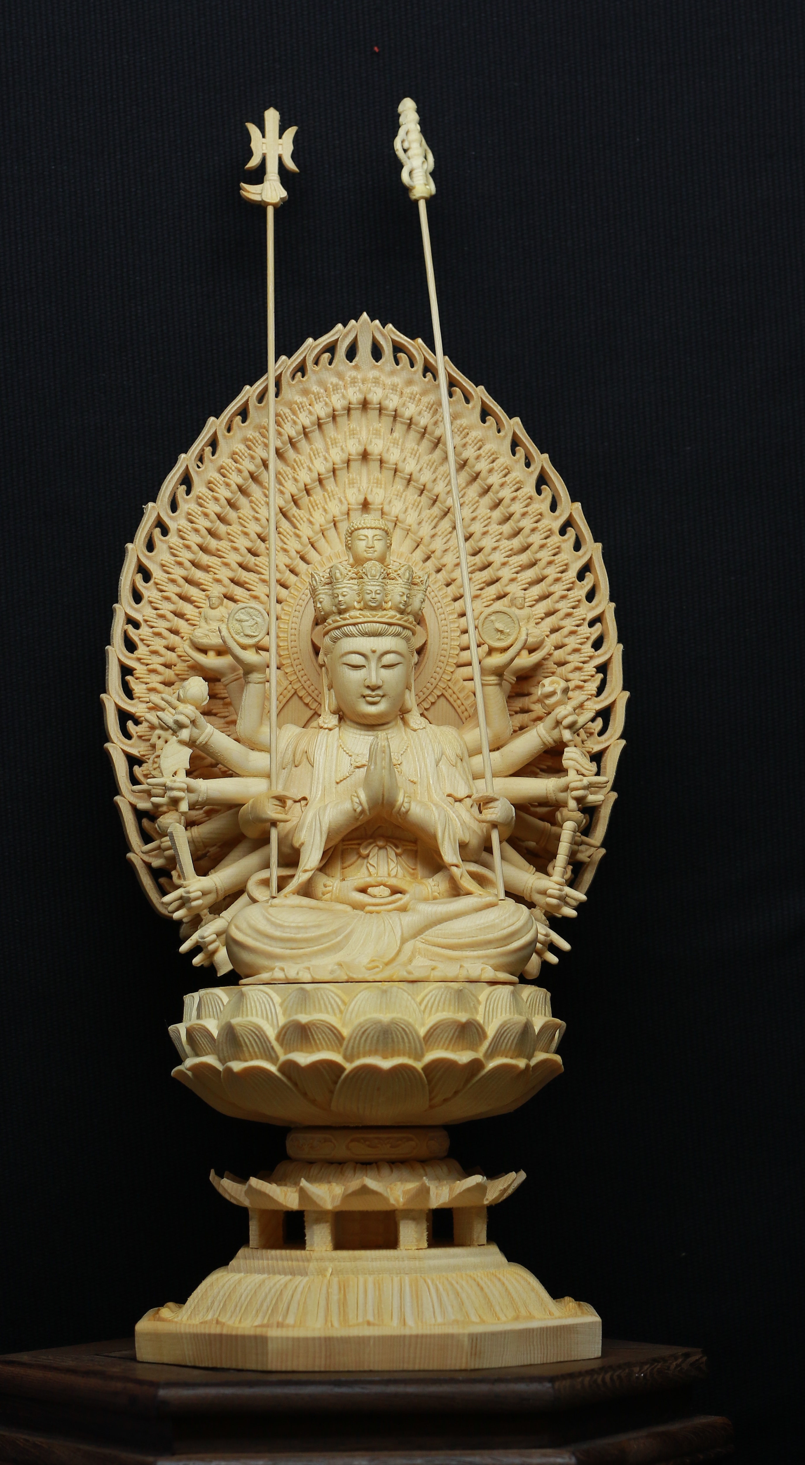 Tượng Bồ Tát Thiên Thủ Thiên Nhãn - Gỗ Hoàng Dương cao 28cm