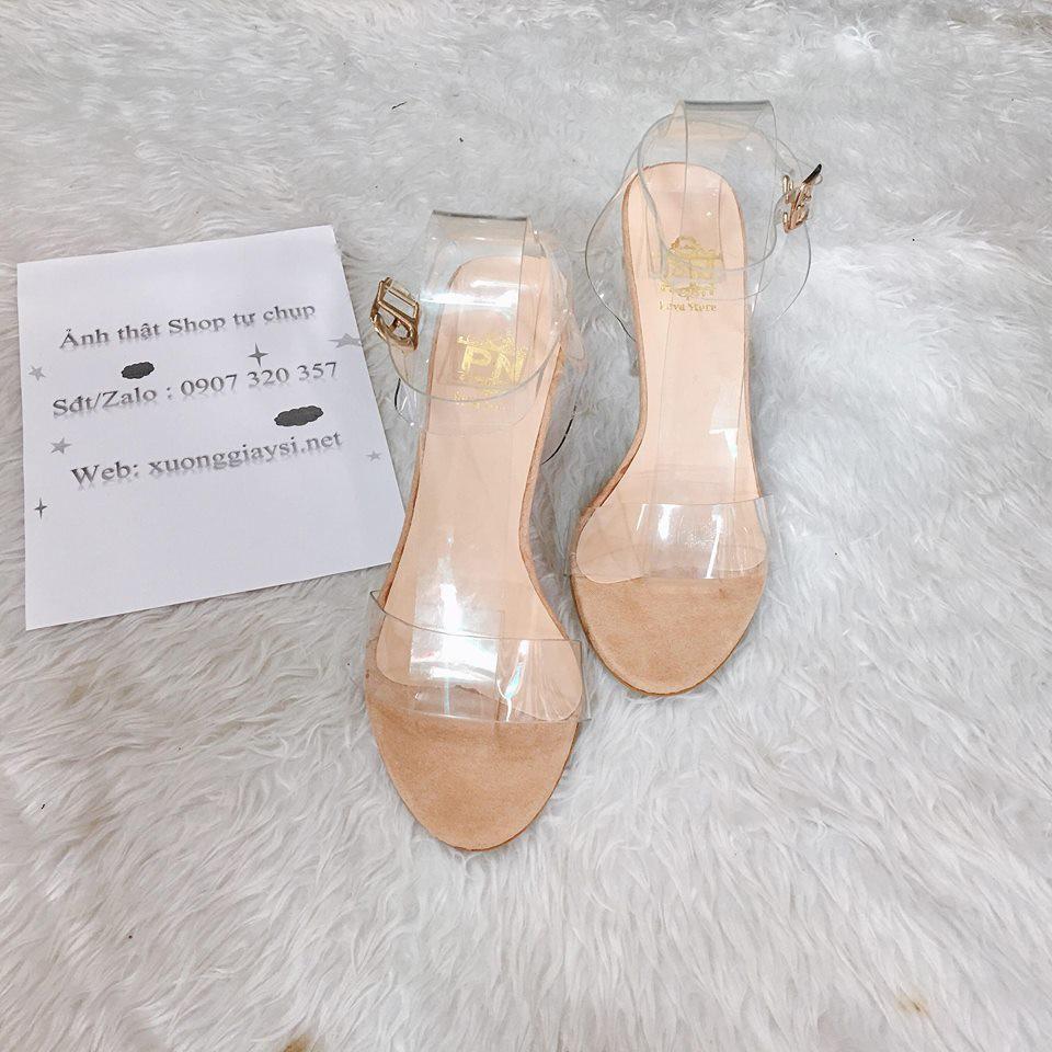 Hàng y hình Giày cao gót sandal 9 phân bản trong T&amp;T