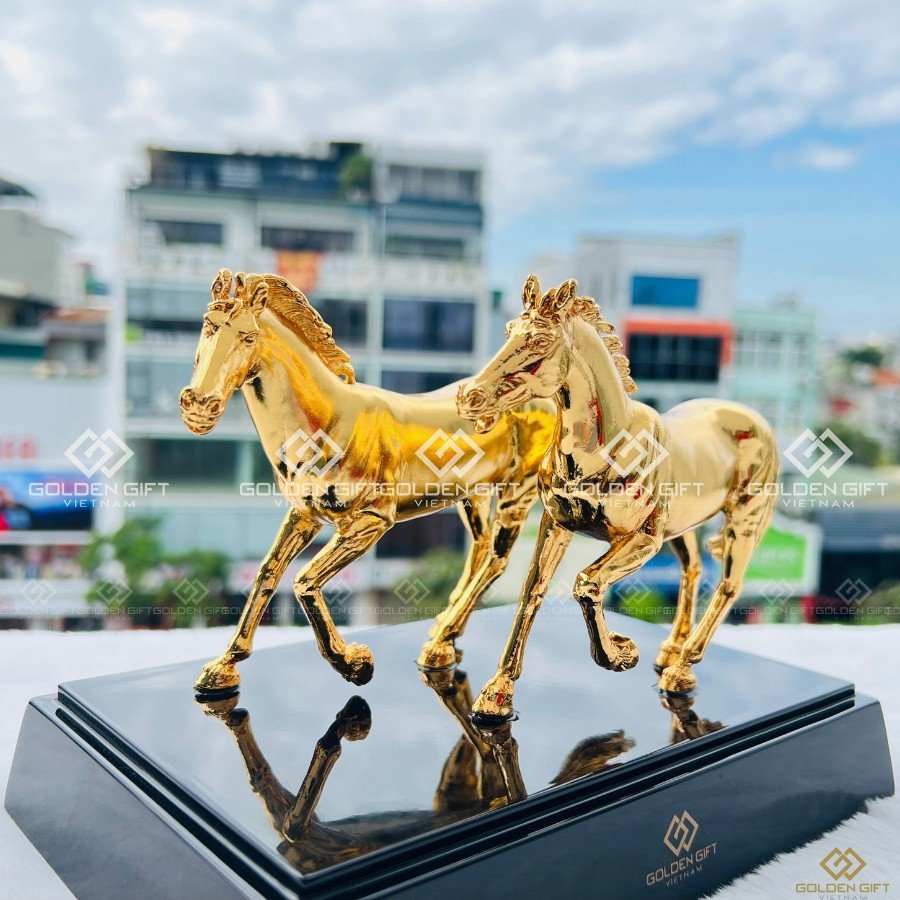 Tượng Song mã tự do