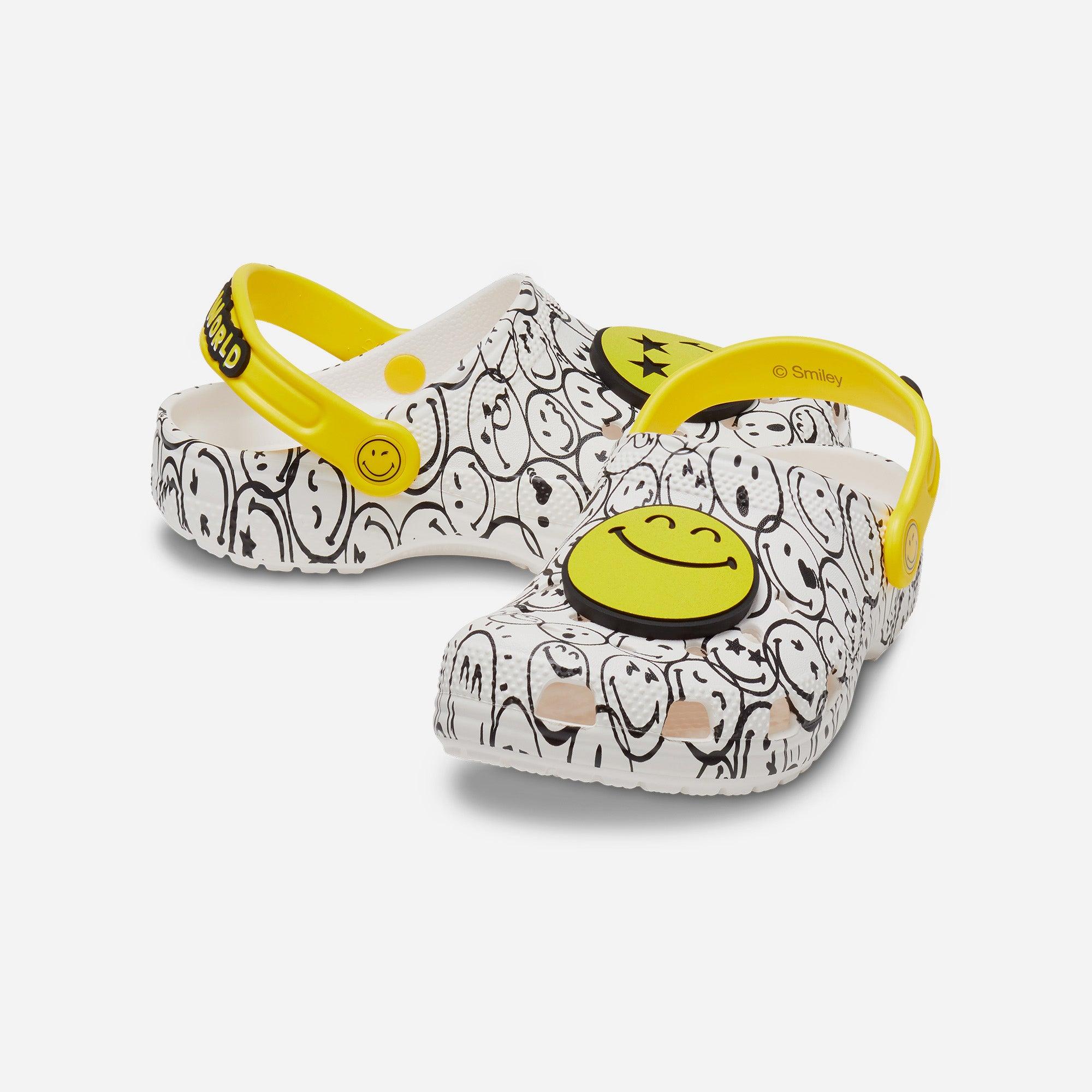 Giày lười trẻ em Crocs Classic Smiley 2022 - 207978-94S