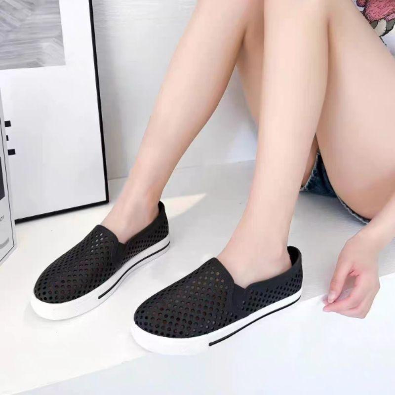 Giày nhựa đi mưa nữ kiểu dáng slip on - Chất liệu nhựa PVC nhiều màu trẻ trung, nổi bật - Mã SP ZH-6005