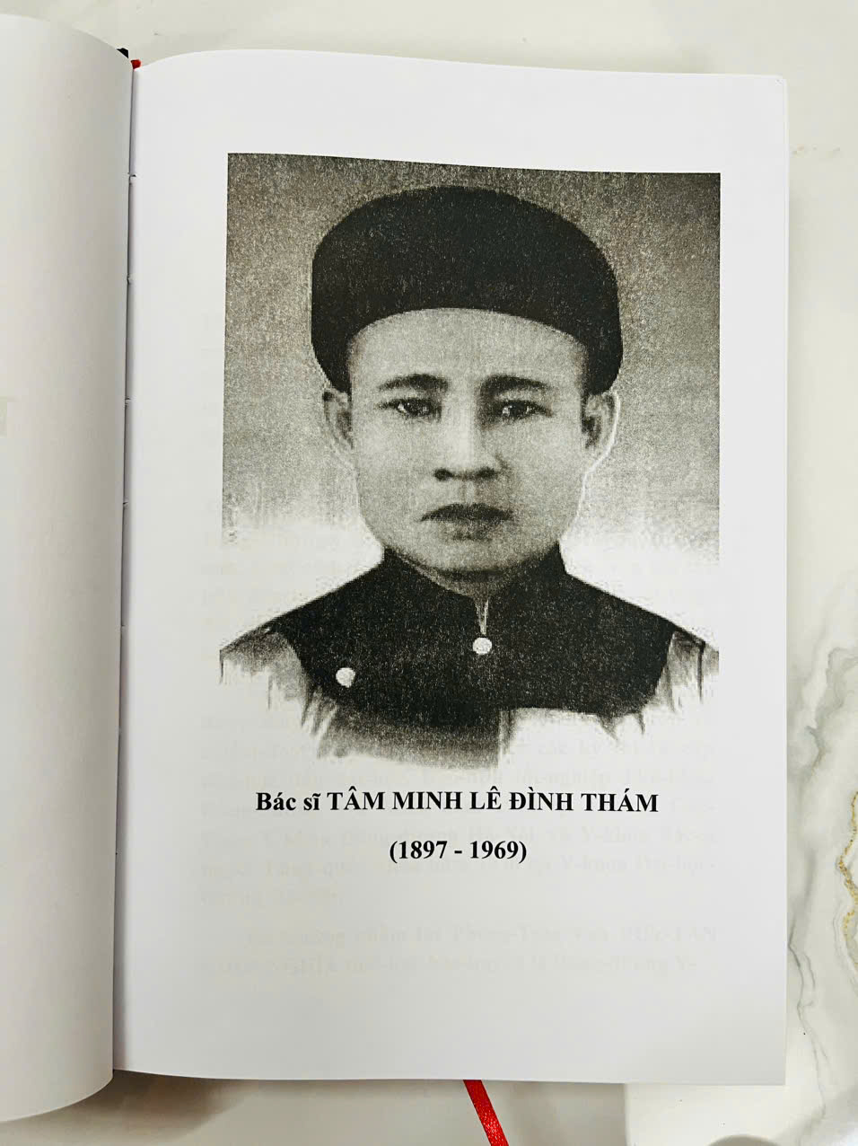 Kinh Thủ Lăng Nghiêm - Bìa cứng ép kim tặng kèm bao sách, Khổ 24x16cm