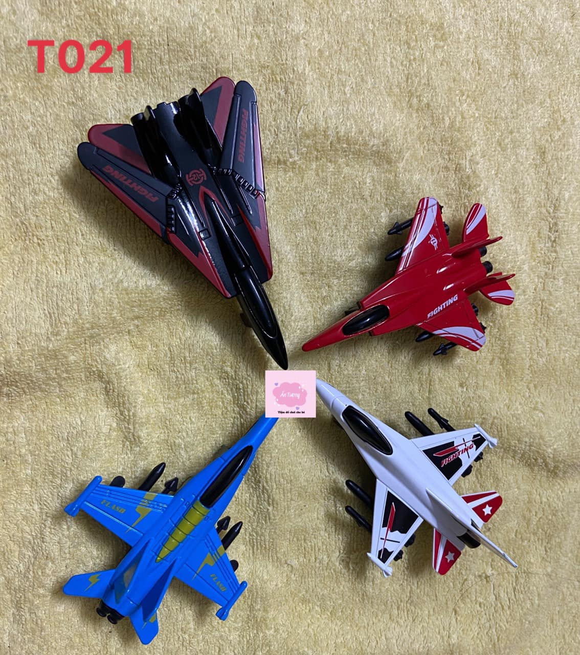 Set 4 chiếc máy bay chiến đấu chạy bánh đà bền đẹp, an toàn cho bé