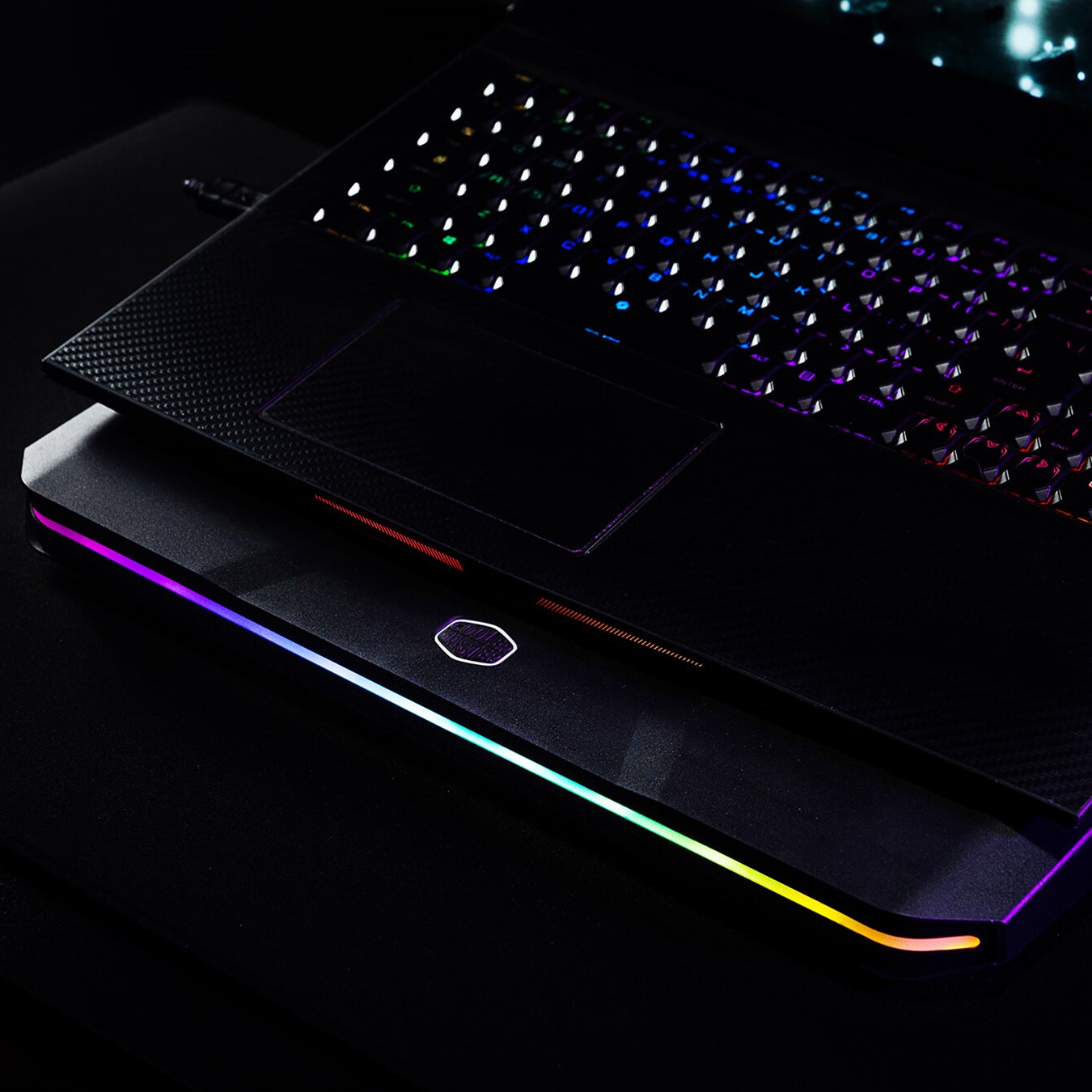 Đế Tản Nhiệt Cooler Master X150 Spectrum Led RGB Không Gây Tiếng Ồn, Kết Nối USB và USB Type-C - Hàng Chính Hãng