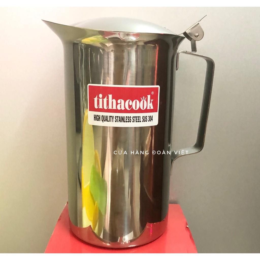 Ca Inox có nắp dung tích 2000ml ( 2 lít) - Inox 304. Ca thuận tiện lợi cho việc rót trà, cà phê, pha chế và rót soup. Đồ Gia Dụng nhà bếp pha chế làm bánh nguyên liệu