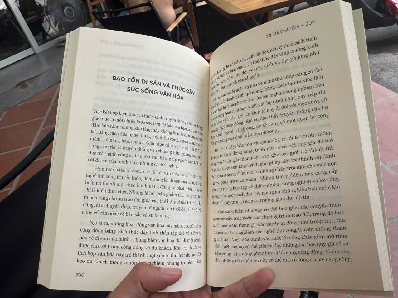 HAPPY VILLAGE- CỘI NGUỒN AN LẠC: LỐI ĐẾN NHỮNG NGÔI LÀNG HẠNH PHÚC – TS. Hà Vĩnh Thọ – Thái Hà Books