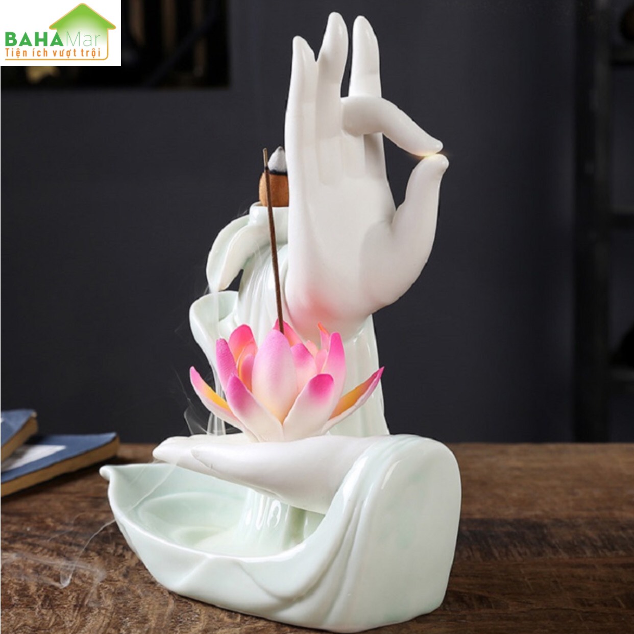 LƯ HƯƠNG TRẦM THÁC KHÓI CHẢY NGƯỢC BÀN TAY PHẬT GIÁO TRÁNG MEN NGỌC "BAHAMAR" được sản xuất với chất liệu gốm sứ tráng men ngọc, cổ điển và tinh tế.