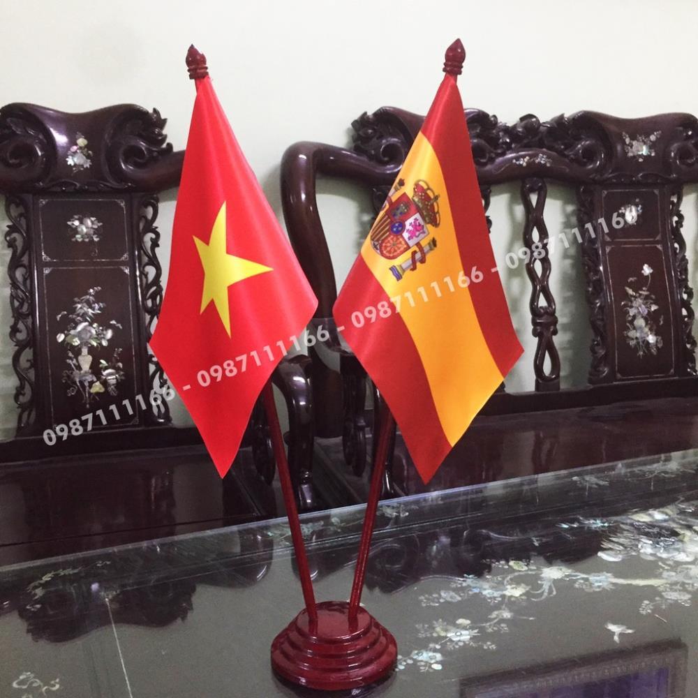 Cờ Để Bàn Đế gỗ Cắm 2 cờ Việt Nam - Tây ban Nha In Kỹ Thuật Số