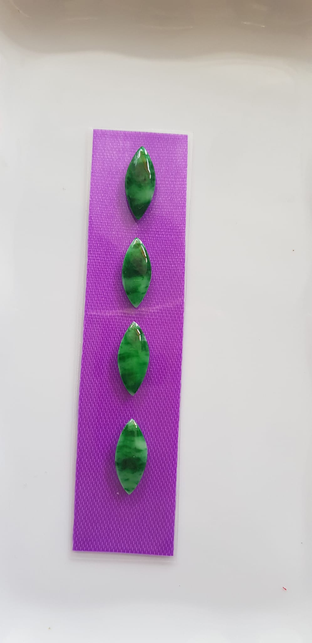 Bộ lắc hạt dưa mới rất đẹp đá cẩm thạch tự nhiên Size Dài 15mm x Ngang 6mm x dầy 2mm màu xanh lý sơn thủy bóng đậm đẹp sang Nữ lên lắc tay bằng vàng đeo rất đẹp luôn món quà tặng Mẹ, Vợ, người thân ý nghĩa ạ