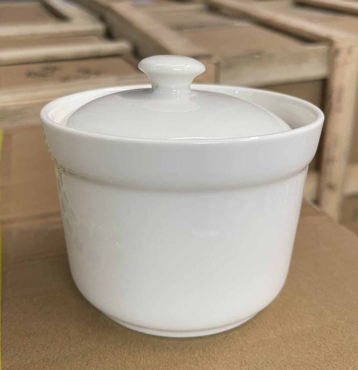 Thố sứ chưng yến