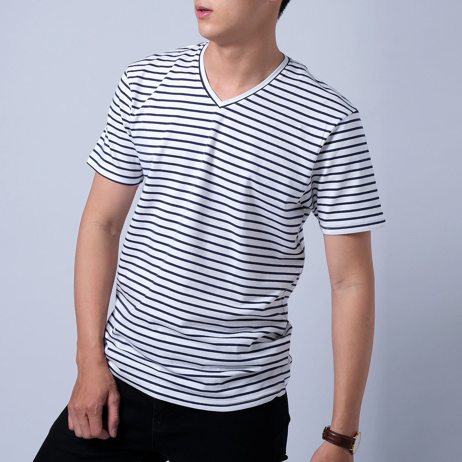 Áo thun nam phông trơn Casual 1st cổ tim tay ngắn cộc, vải 100% cotton cao cấp thoáng mát, thấm hút mồ hôi, form áo trẻ trung thích hợp đi làm, đi chơi, dạo phố, du lịch, Made in Vietnam