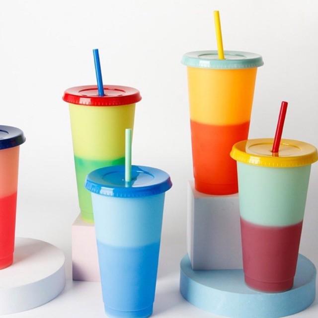 Ly nước đổi mầu khi gặp nước đá lạnh
