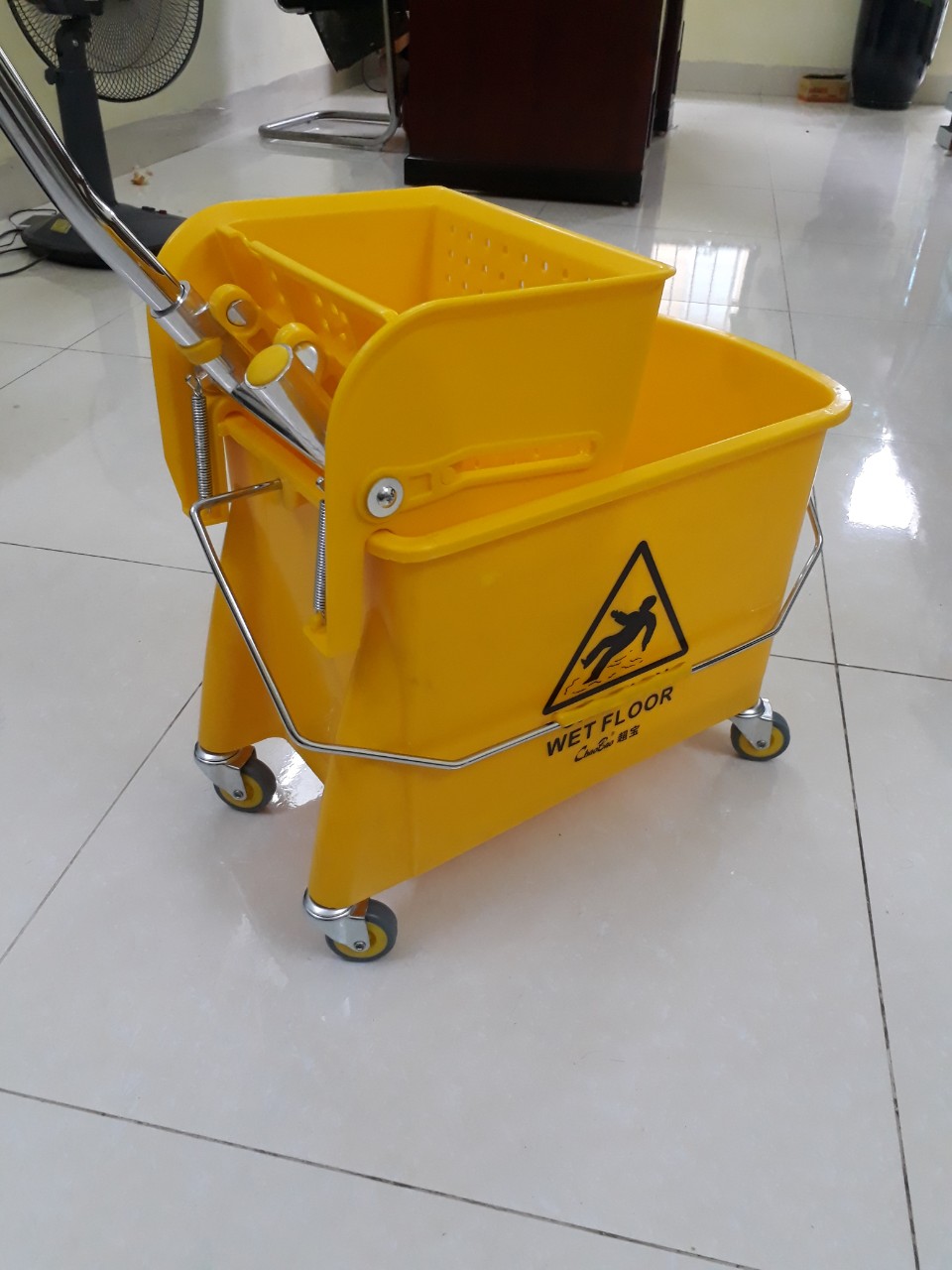 Xe vắt móp đơn xe làm vệ sinh 20L CB070