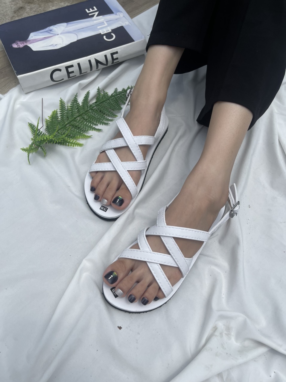 Giày sandal dép sandal nam nữ đế bằng màu trắng