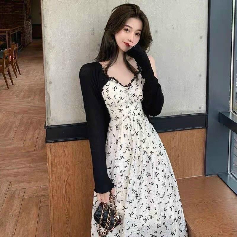 Set đầm hoa trắng hai dây ren kèm khoác croptop đen