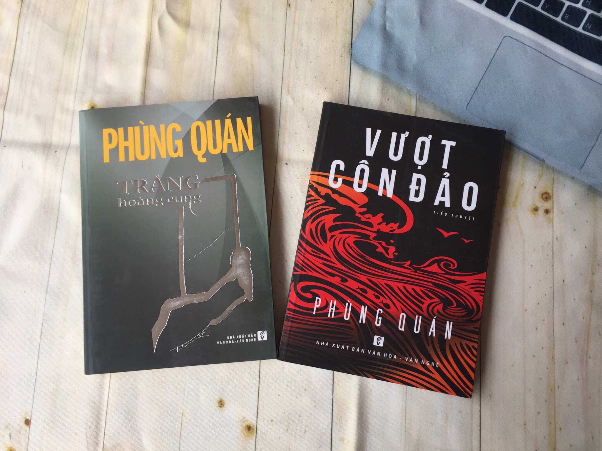 VƯỢT CÔN ĐẢO + TRĂNG HOÀNG CUNG
