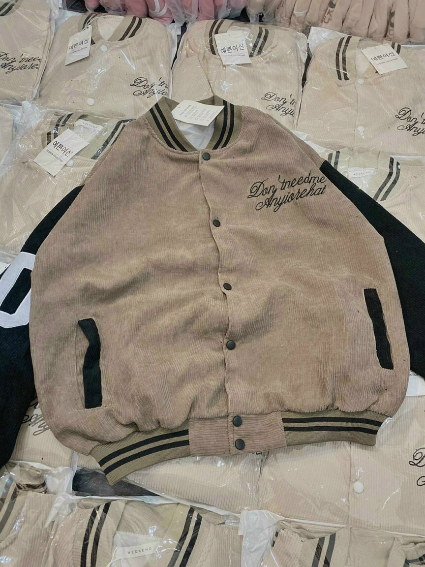 Áo Khoác Nhung Tăm Jacket Varsity Form Rộng Gonz, Áo khoác bomber nhung may 2 lớp lót dù logo thêu đẹp, áo khoác nhung chữ D hình thật shop tự chụp