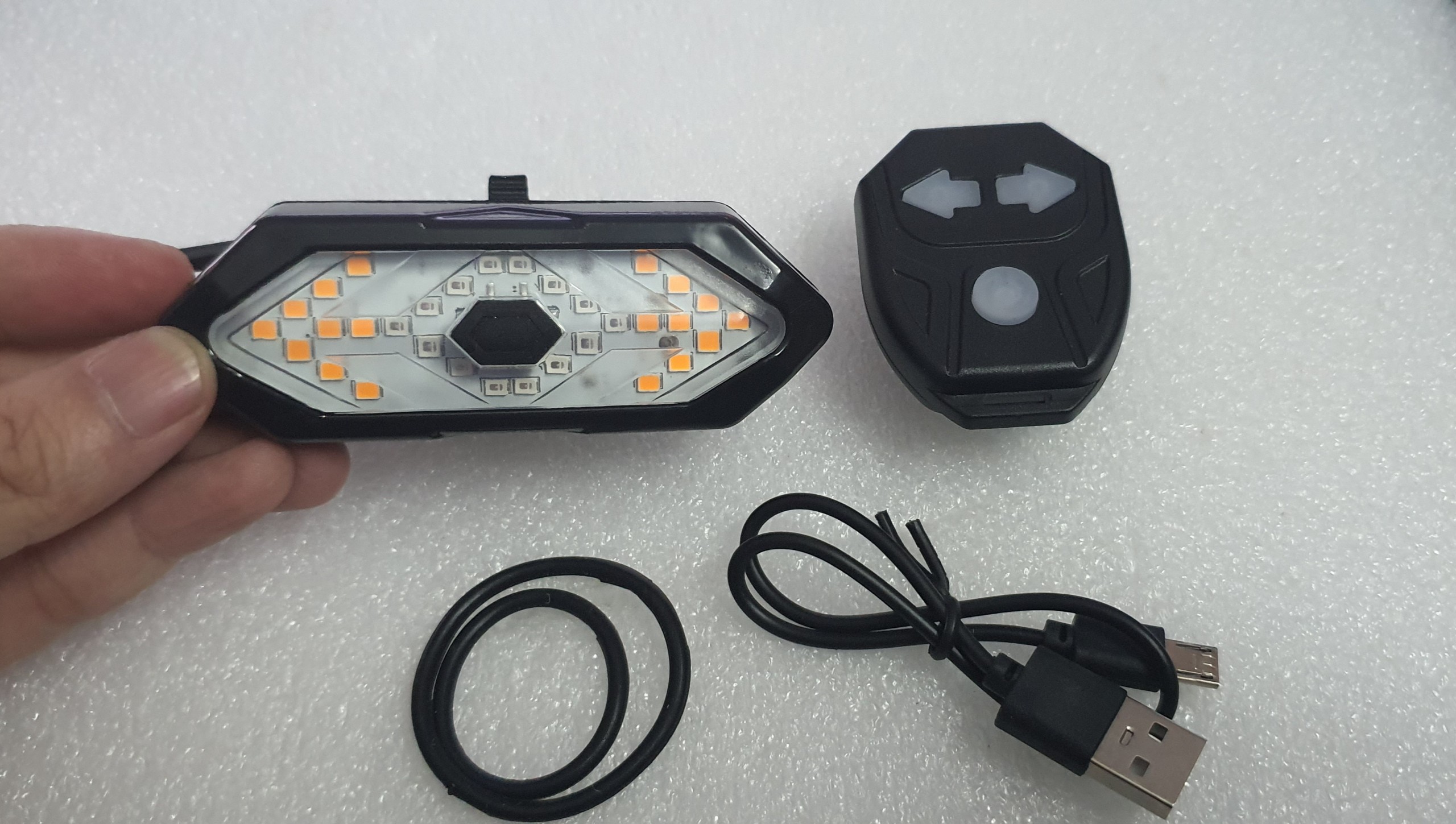 Đèn xi nhan xe đạp - Đèn LED tín hiệu điều khiển từ xa gắn đuôi xe đạp - lắp đặt dễ dàng - Hàng chính hãng