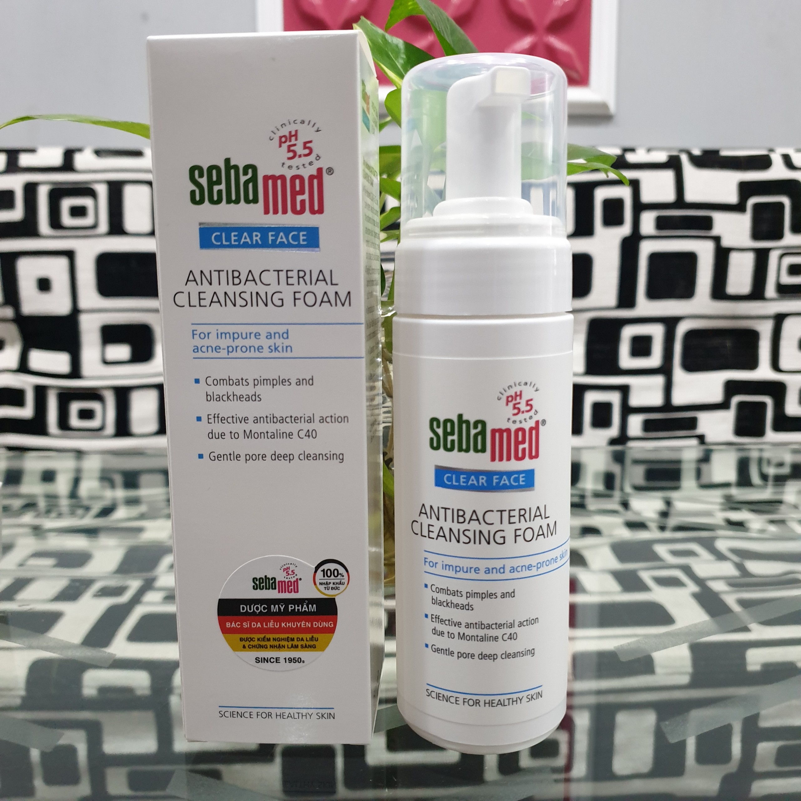 Sữa rửa mặt SEBAMED CLEAR FACE ANTIBACTERIAL CLEANSING FOAM 150ml - giảm mụn, kháng khuẩn + Tặng son dưỡng môi nhau thai cừu Rebirth