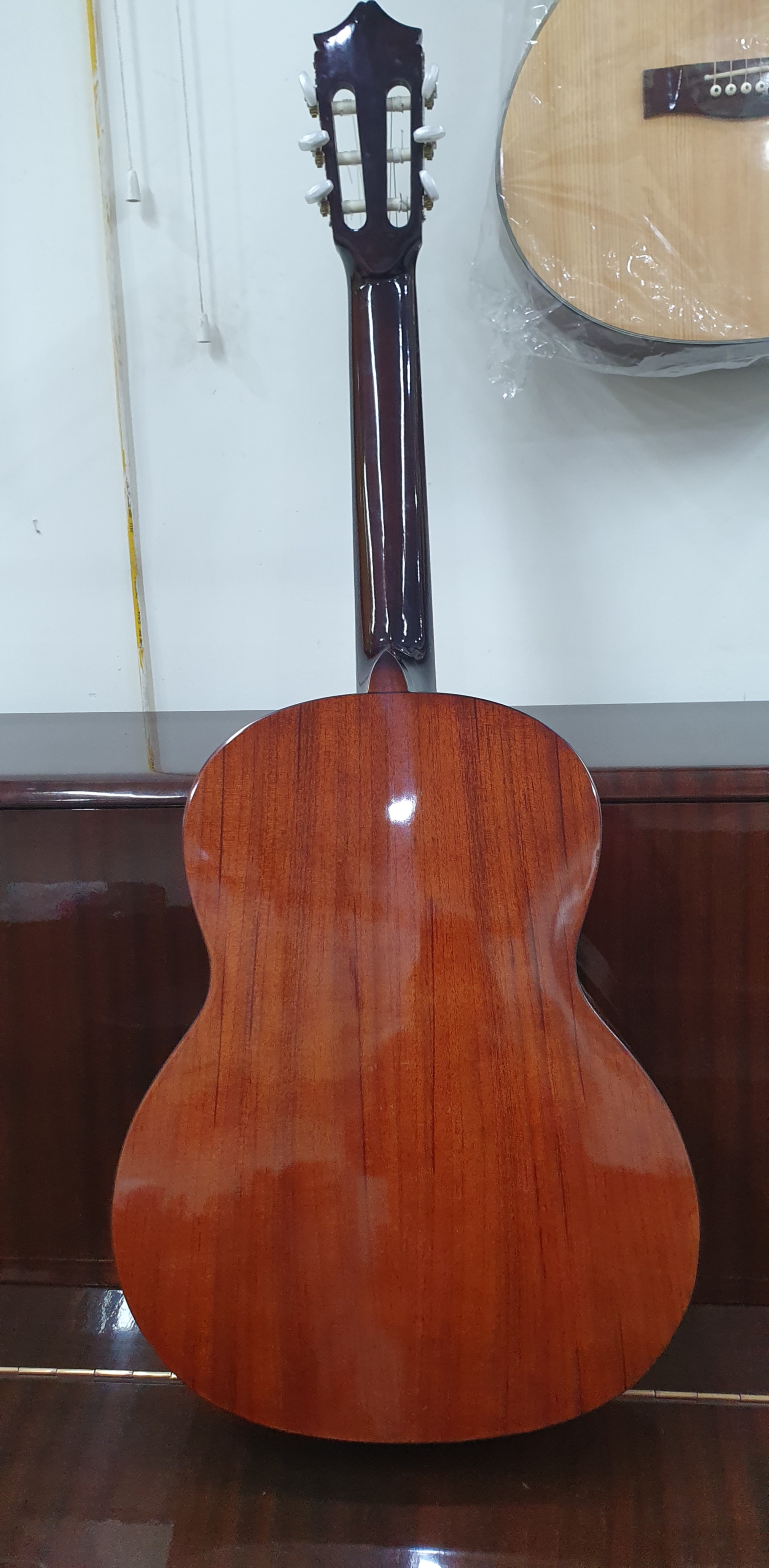 Đàn guitar Classic MKC165, thùng tròn, vân gỗ, size 4, kèm bao da dầy, bộ dây