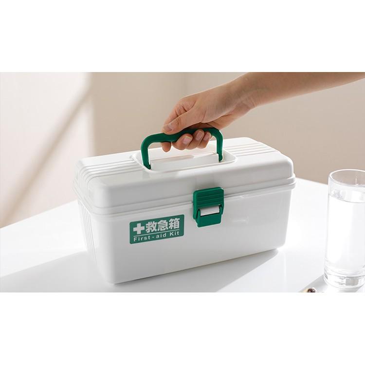 Hộp đựng thuốc và dụng cụ y tế