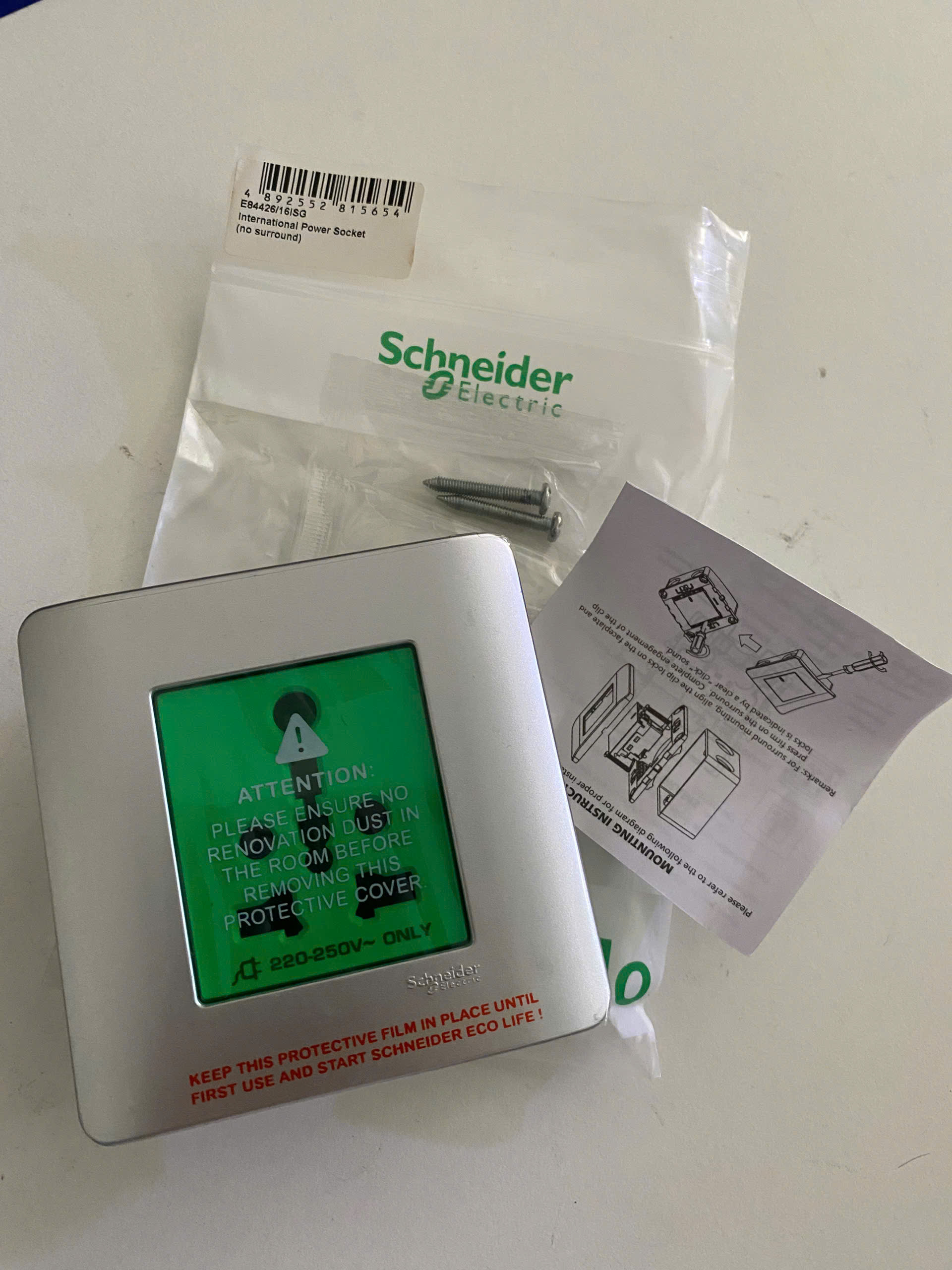 Ổ cắm đa năng Schneider E84426 16A Zencelo