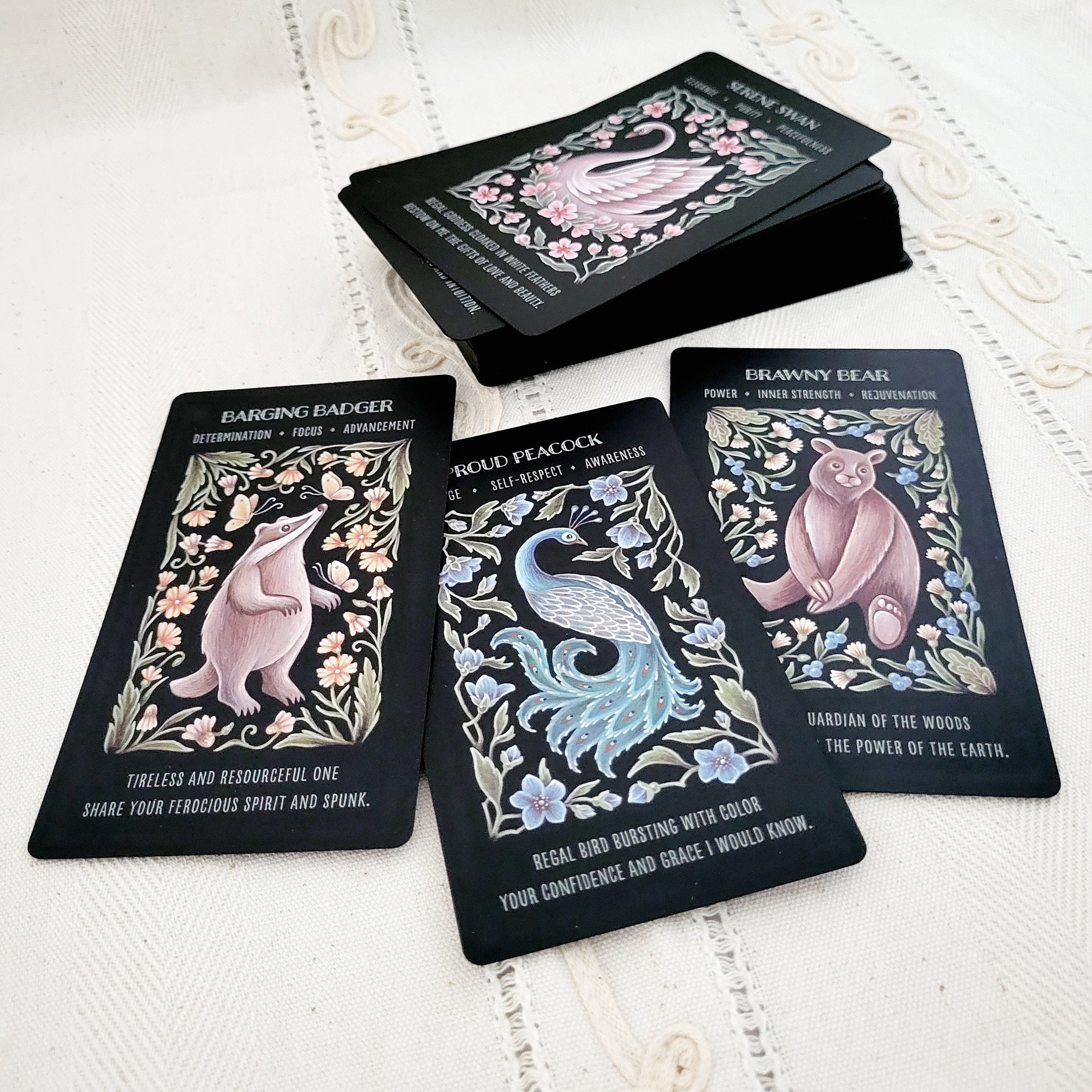 Bộ bài Wild Whiskers Spirit Animal Oracle tặng đá thanh tẩy