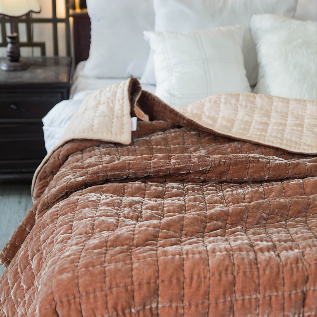 Chăn Nhung Lụa Chần Bông Điều Hòa Cao Cấp Dùng Bốn Mùa - Chăn Khâu Sa Hạt Màu Cinnamon I Silk Velvet Blanket.