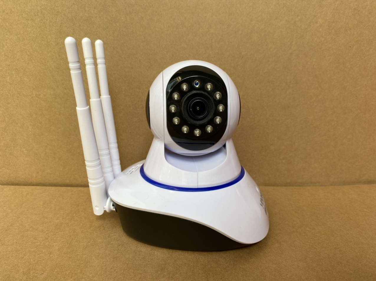 Camera wifi trong nhà Yoosee Z02S 2.0 Full HD, 3 râu, xoay 360 độ , tương tác 2 chiều, hỗ trợ thẻ nhớ lên đến 128G, cảnh báo chuyển động – Hàng nhập khẩu