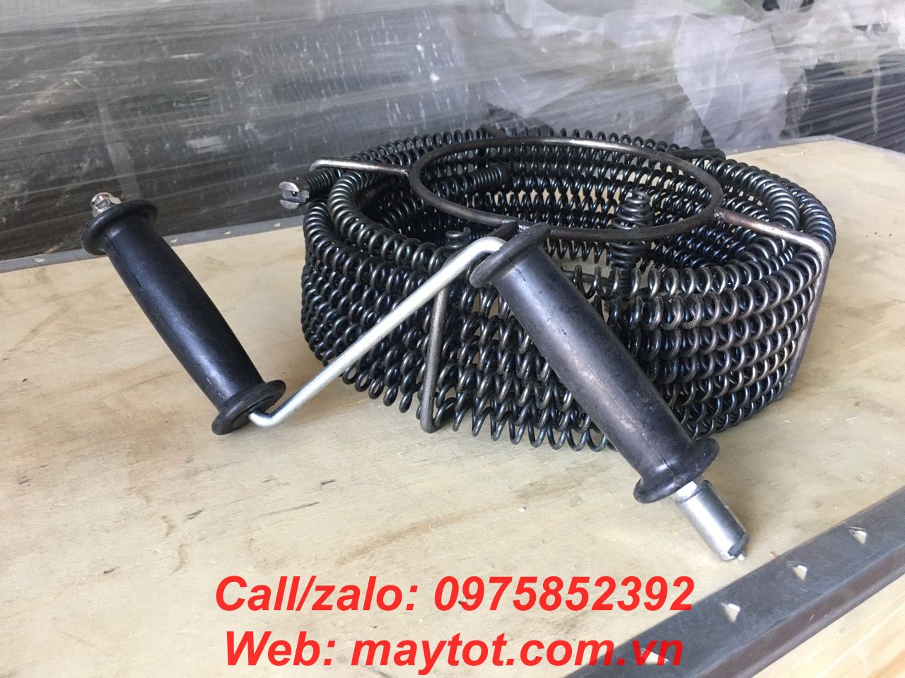 Dây thông tắc cống lò xo dùng tay quay