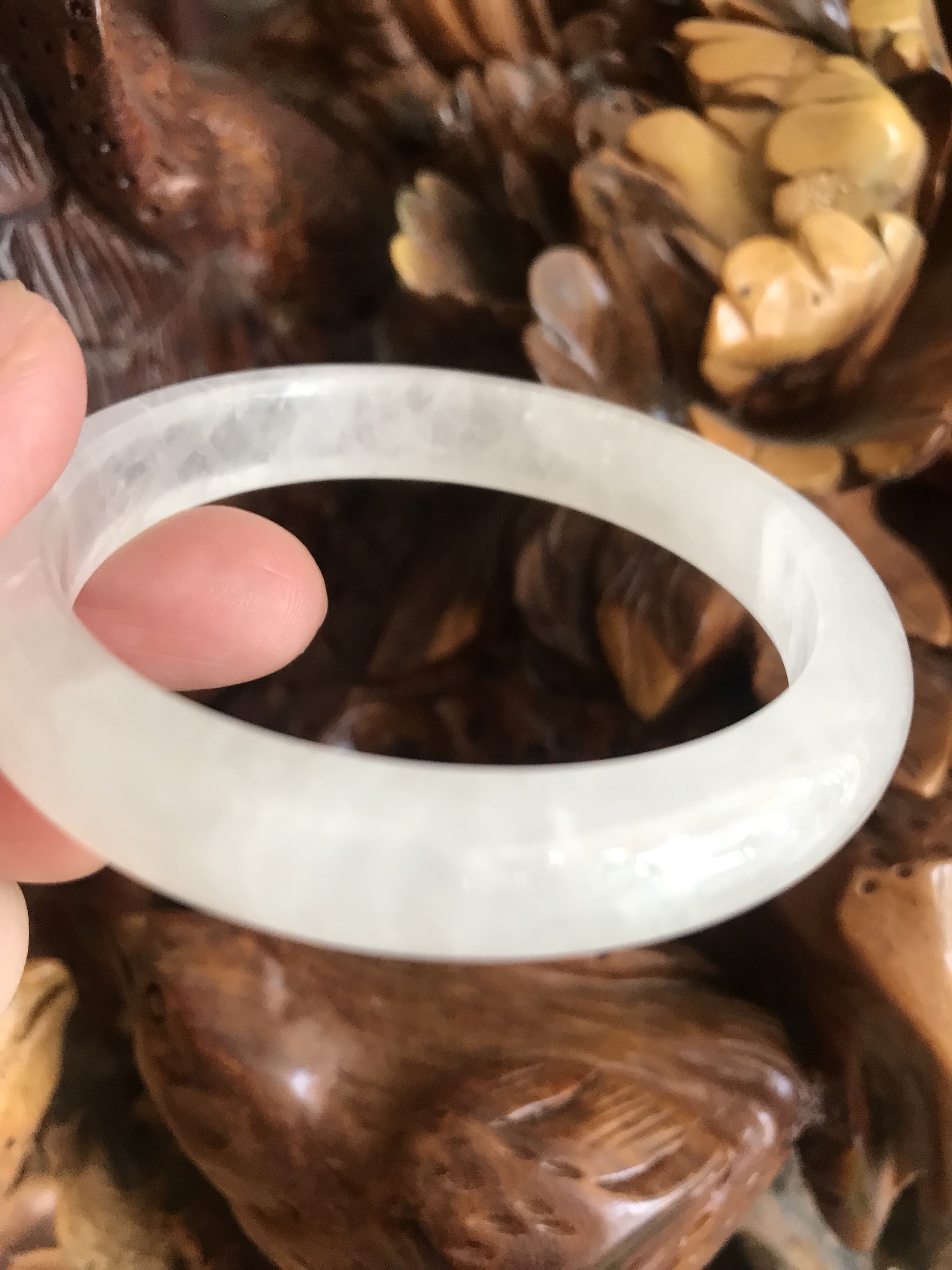 Vòng Thạch Anh Trắng Tự Nhiên Bản Hẹ Mới đẹp Ni 52mm Cao 10mm Dầy 7mm Màu trắng trong bóng đẹp Nữ mệnh Kim mệnh Thủy tay nhỏ đeo 45kg - 52 kg ạ