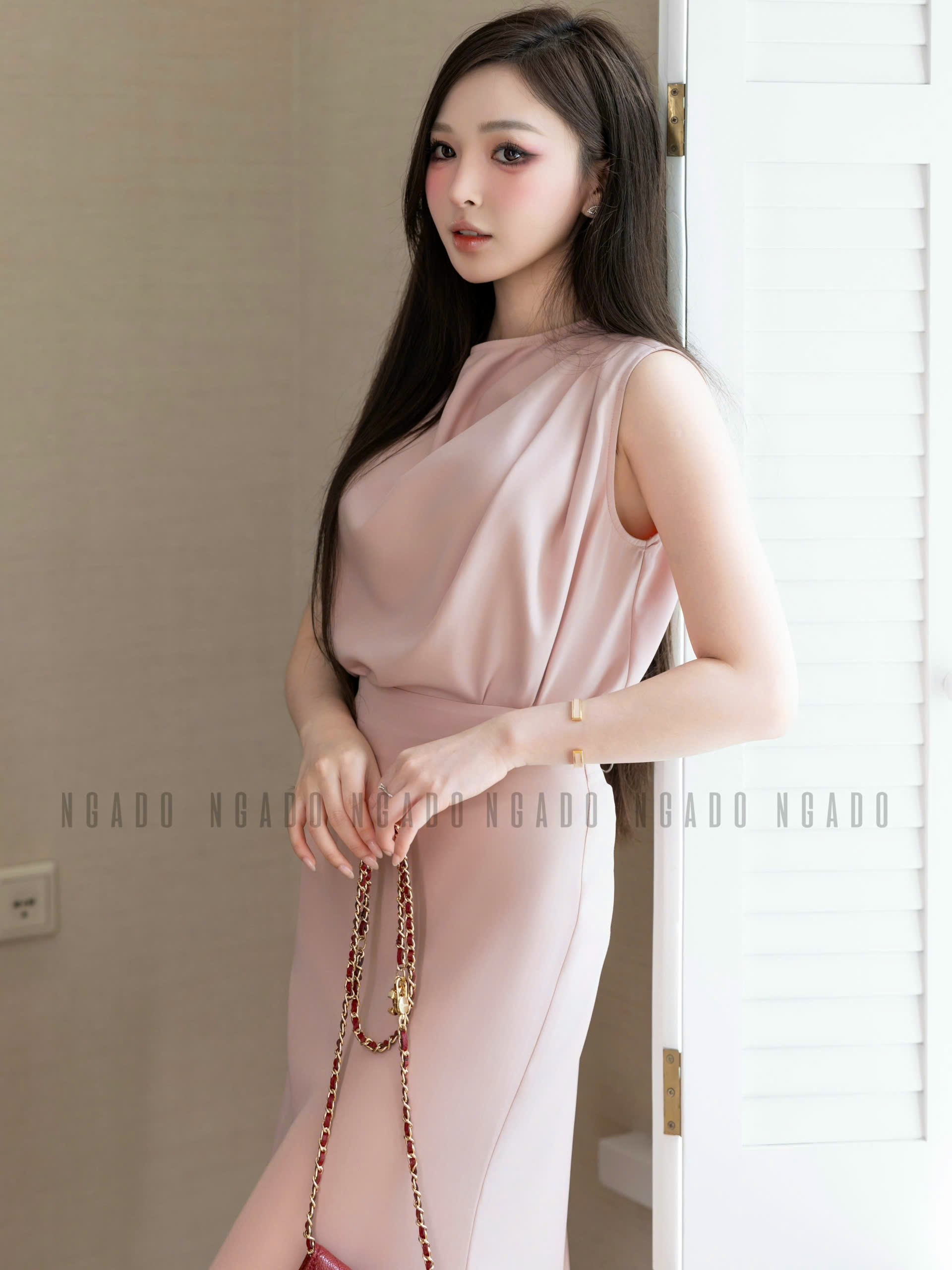 Set áo váy hồng sát nách xếp ly NGADO , set áo váy dài , set áo váy hồng