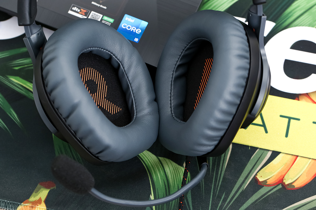 Tai Nghe Gaming Chụp Tai JBL Quantum 100 - Hàng Chính Hãng