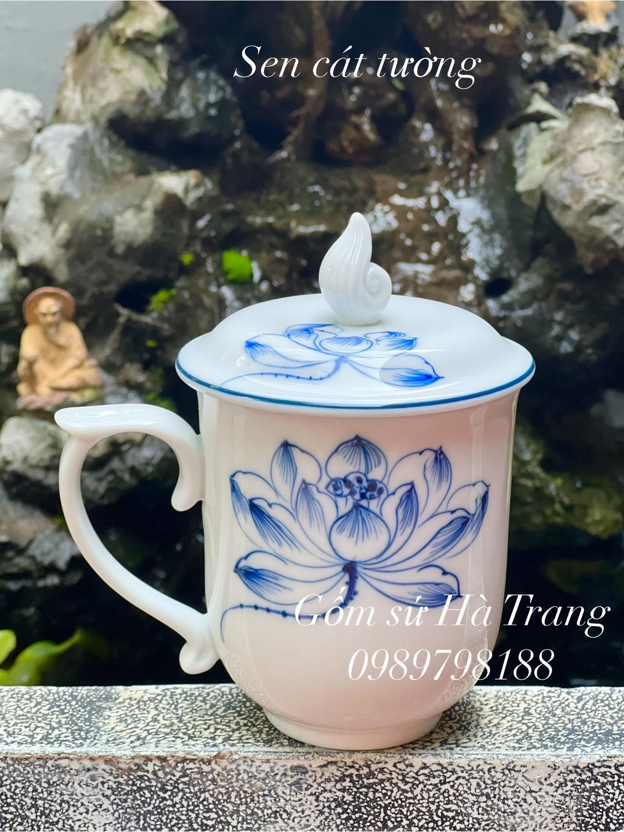 Cốc sứ Bát Tràng dung tích 350ml vẽ tay hoạ tiết sen cát tường